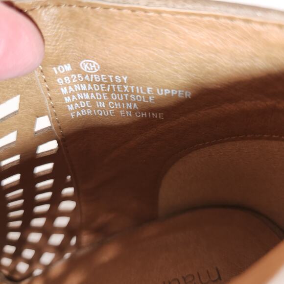 MAURICES Ankle Boot Womens 10M Tan Faux Suede Laser Cut Out Open Toe Tassel Boho - Picture 2 of 12